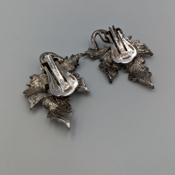 Vintage EMMONS Clip On Earrings Silver Tone Metal Leaf Design Textured - Picture 12 of 12